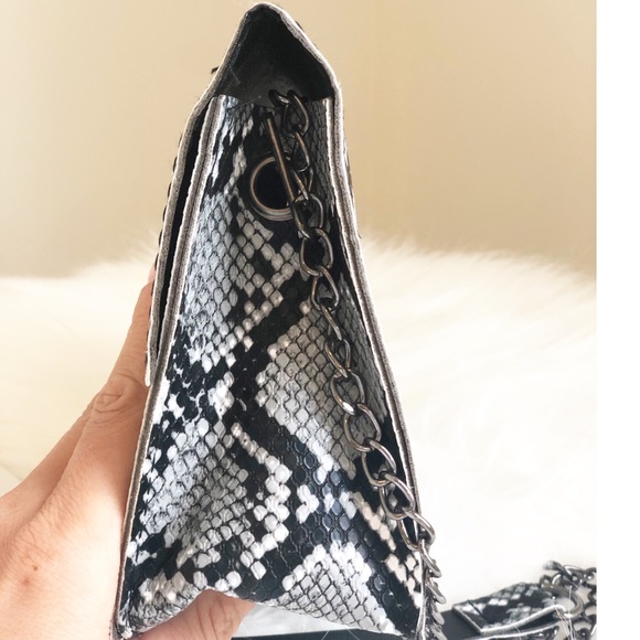 RIO2 Vegan Snakeskin Crossbody Bag - Picture 3 of 8